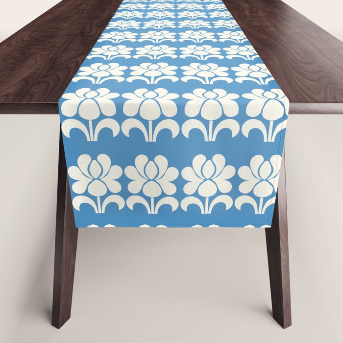 Charming Nostalgia Vintage Floral Design Table Runner Gallery Image 1