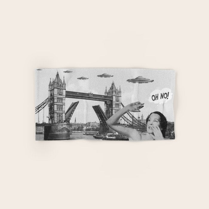 Oh no! London ca. 1950 Bath Towel Gallery Image 1