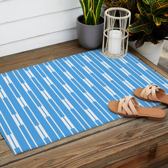 Geometric Striped Geo Chain Vertical Pattern Modern Blue and White Outdoor Rug Gallery Image 2