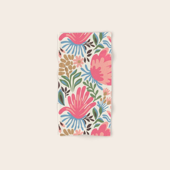 Lush Floral Escape Bath Towel Gallery Image 1