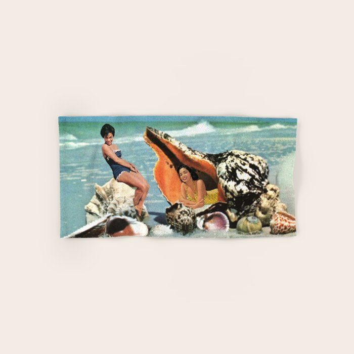 Greetings from Seashells! Bath Towel Gallery Image 1