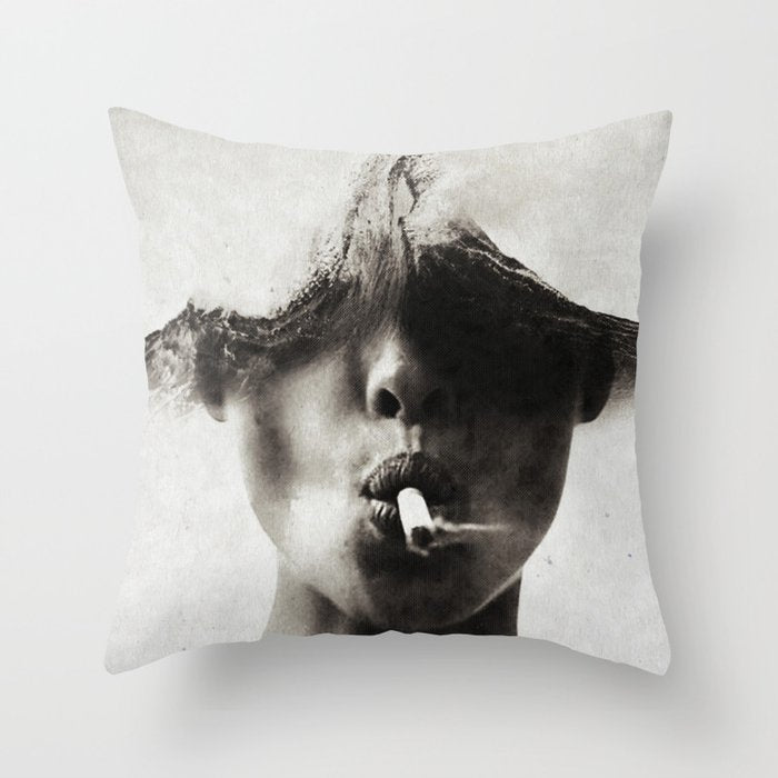 The sound of waves ... Throw Pillow