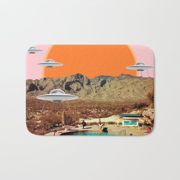 They've arrived! (UFO) Bath Mat Gallery Image 1