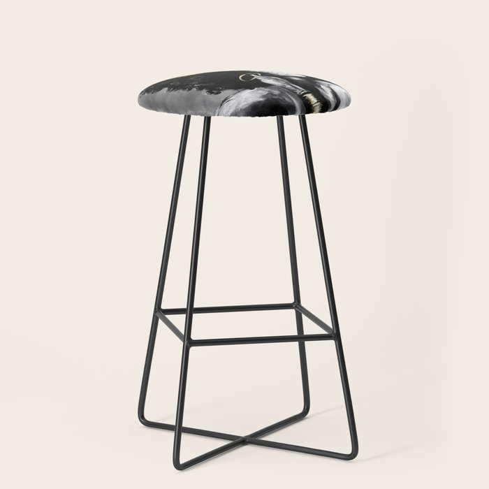 Naturally Queen VI Stool Gallery Image 1