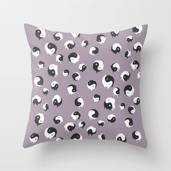 Yinyang pattern 1p  Throw Pillow Gallery Image 1