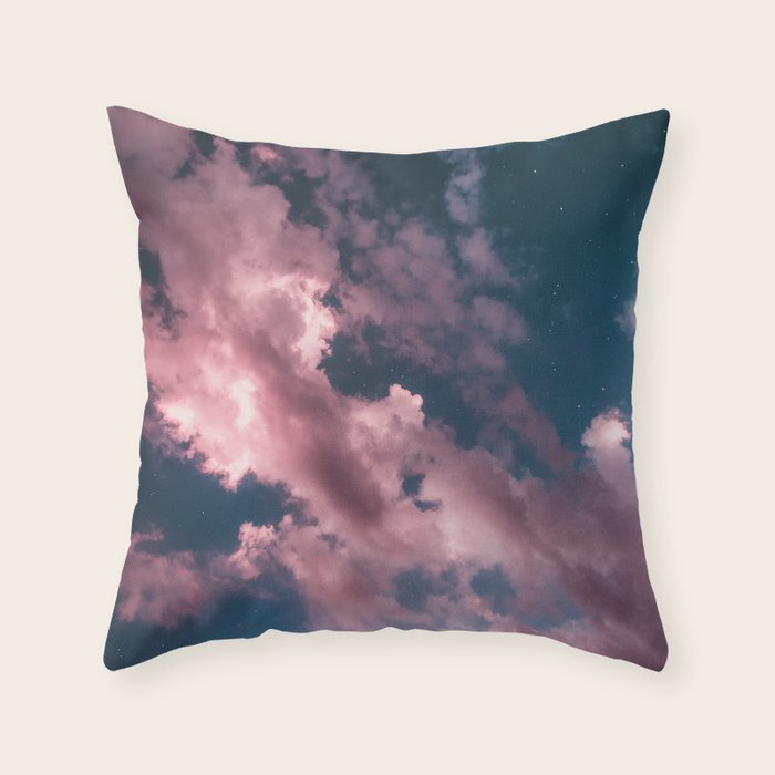 otro cielo rosado. Throw Pillow Gallery Image 6