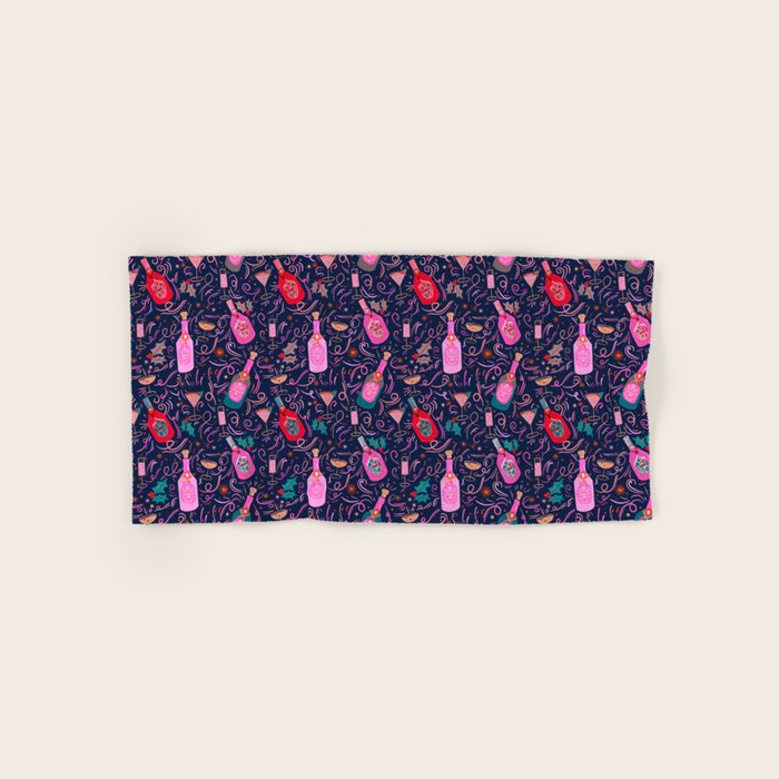 Festive Celebration Pattern  Holiday Champagne Bottles  and Cheers Bath Towel Gallery Image 1
