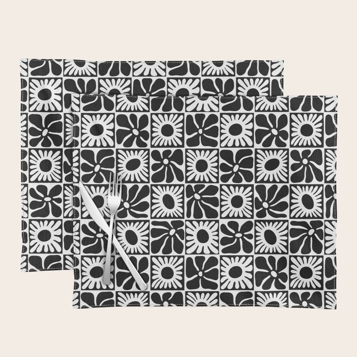 Black and white retro flower art pattern Placemat Gallery Image 1