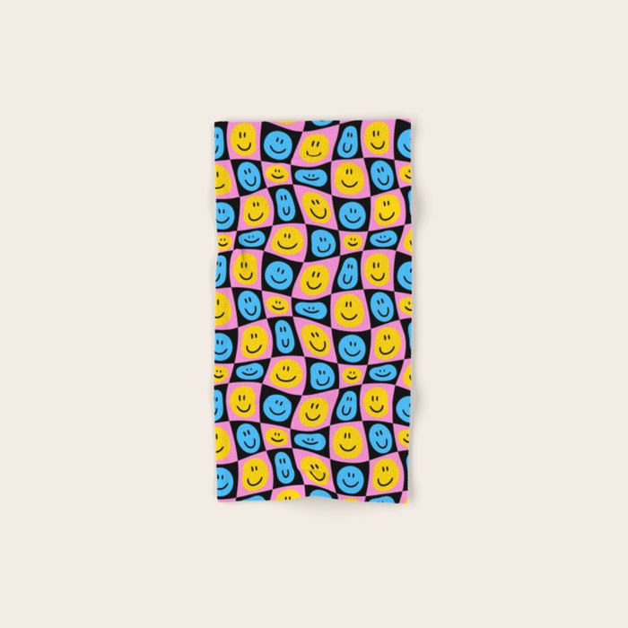 Retro happy smiling face checkered pattern Bath Towel Gallery Image 1