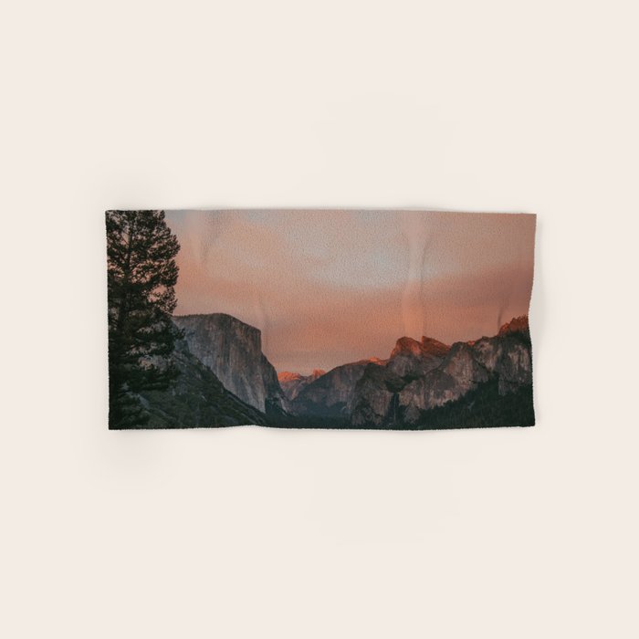 Yosemite National Park Sunset Bath Towel Gallery Image 1