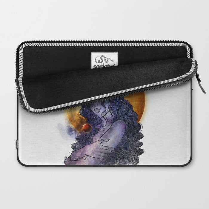 The queen of universe. Laptop Sleeve Gallery Image 2