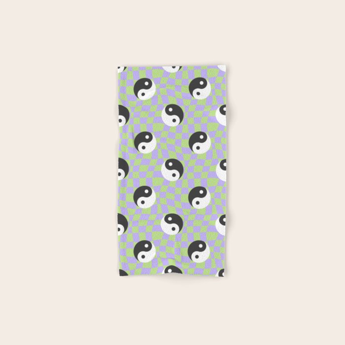 Retro psychedelic yin yang checkered pattern Bath Towel Gallery Image 1