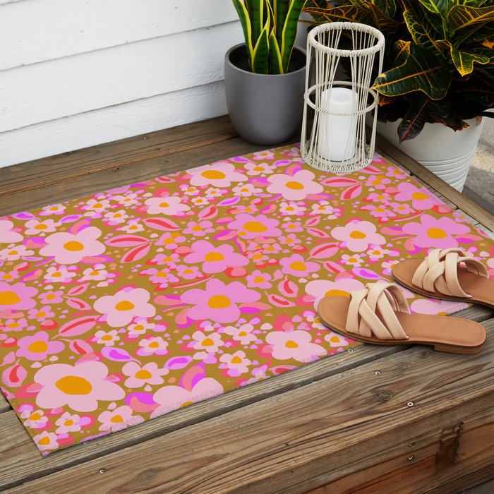 Retro vintage pink daisies pattern  Outdoor Rug Gallery Image 2
