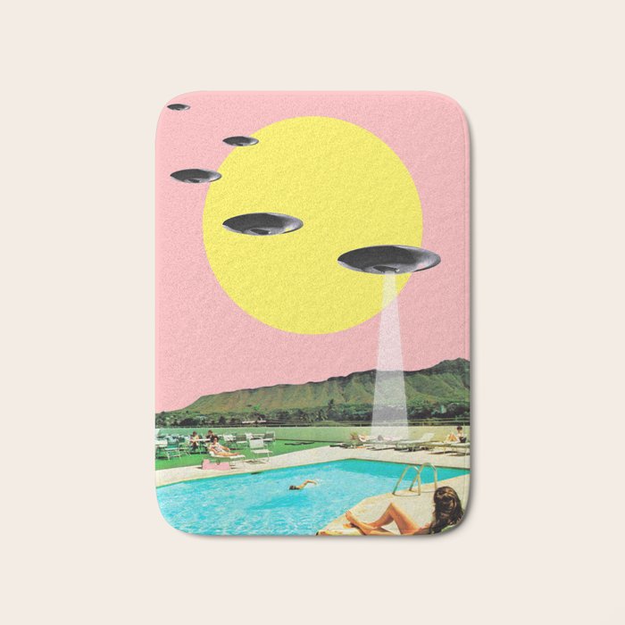 Invasion on vacation (UFO in Hawaii) Bath Mat Gallery Image 1