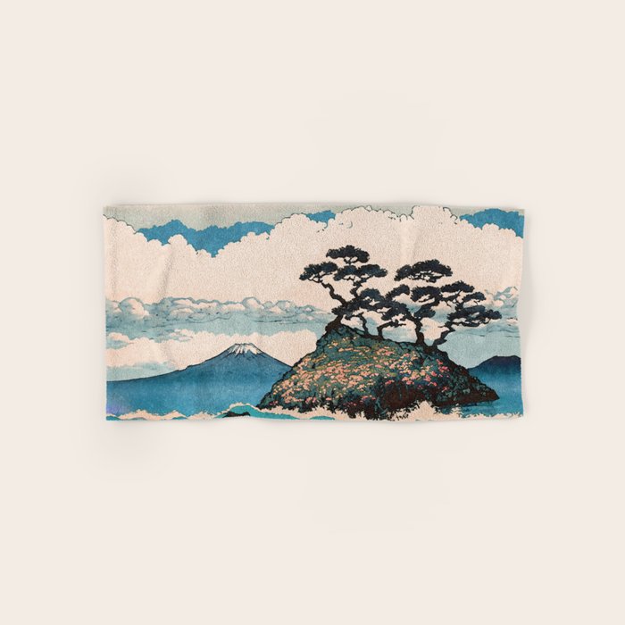 Hatoni Island Bath Towel Gallery Image 1