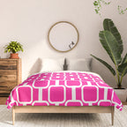 Mod Links Retro Geometric Pattern in Hot Pink and White  Comforter Gallery Image 3