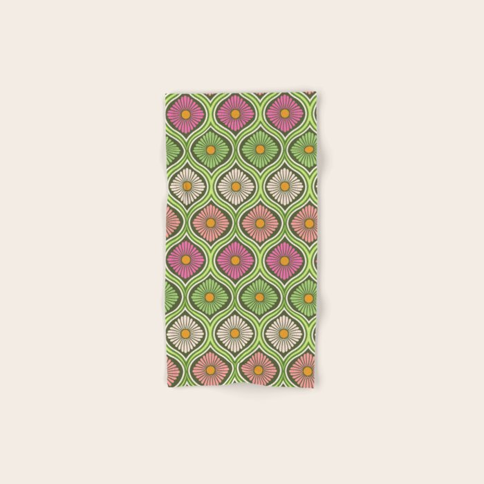 Groovy 70s Retro Mod Daisy Flowers Bath Towel Gallery Image 1