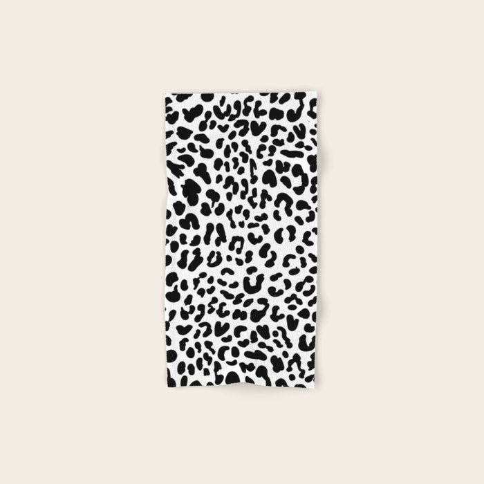 Black & White Leopard Skin Bath Towel Gallery Image 1