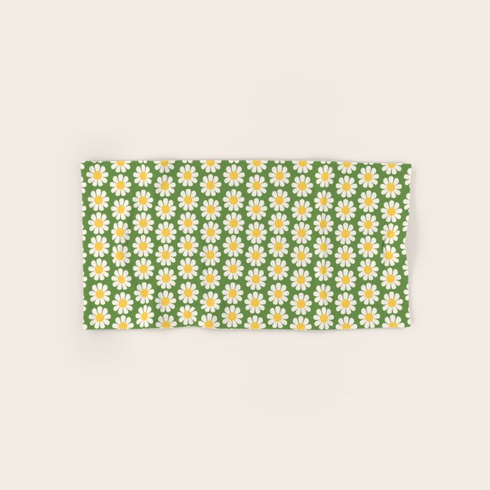 Retro Green Daisy Pattern Bath Towel Gallery Image 1