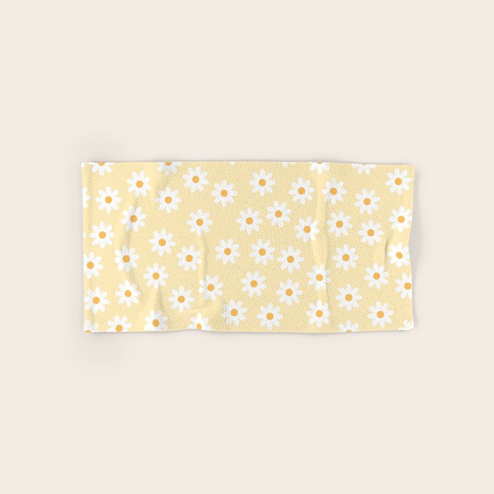 White Daisies Yellow Pattern Bath Towel Gallery Image 1