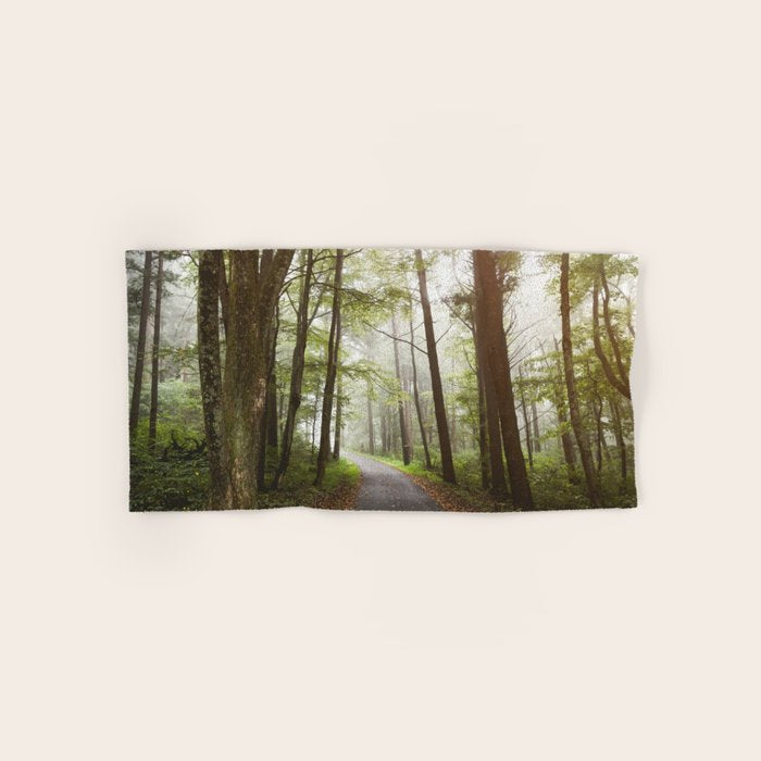 Great Smoky Mountains National Park - Road Trip Adventure II Bath Towel Gallery Image 1