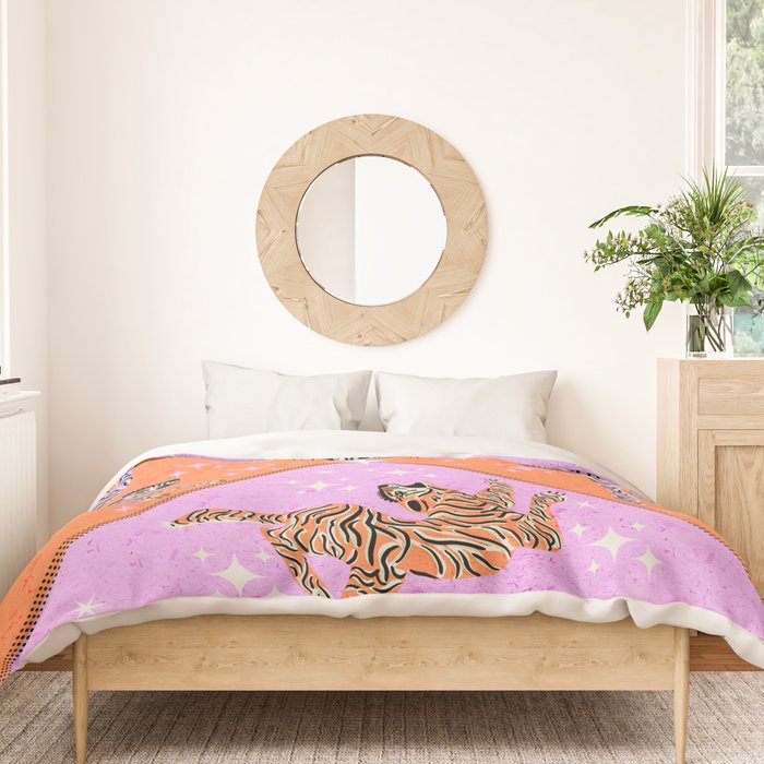 Retro vintage flying tiger geometric illustration in pink and orange background  Duvet Cover Gallery Image 3