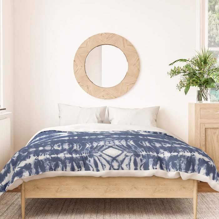 Tie dye shibori horizontal indigo blue stripes pattern Duvet Cover Gallery Image 3