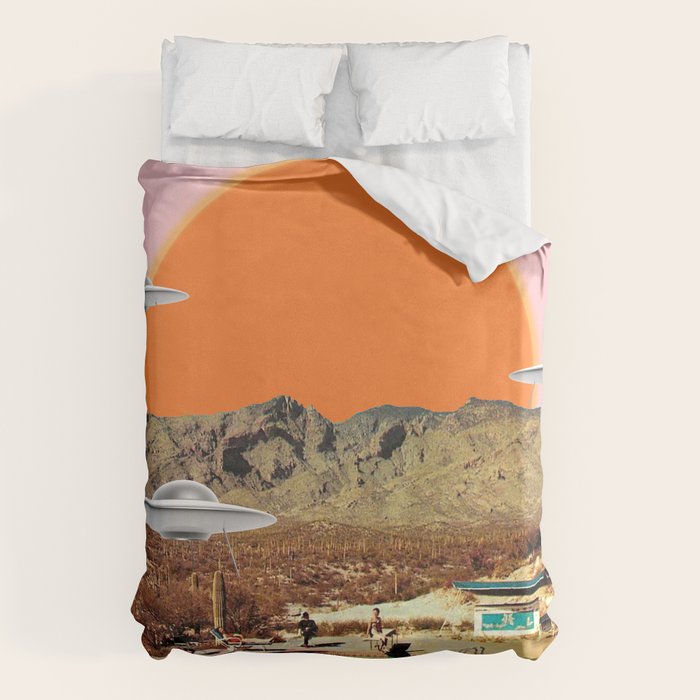 They've arrived! (UFO) Duvet Cover Gallery Image 6