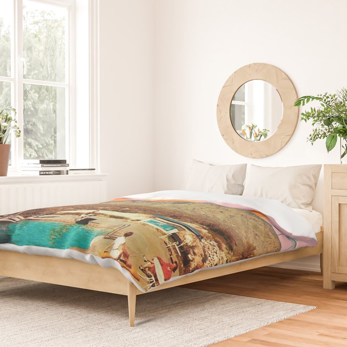 They've arrived! (UFO) Duvet Cover Gallery Image 2