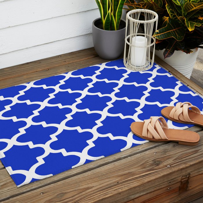 White Quatrefoil Pattern Outline With Royal Blue Background Outdoor Rug Gallery Image 2
