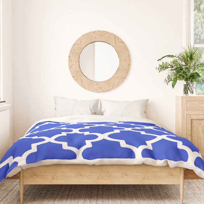 White Quatrefoil Pattern Outline With Royal Blue Background Duvet Cover Gallery Image 3