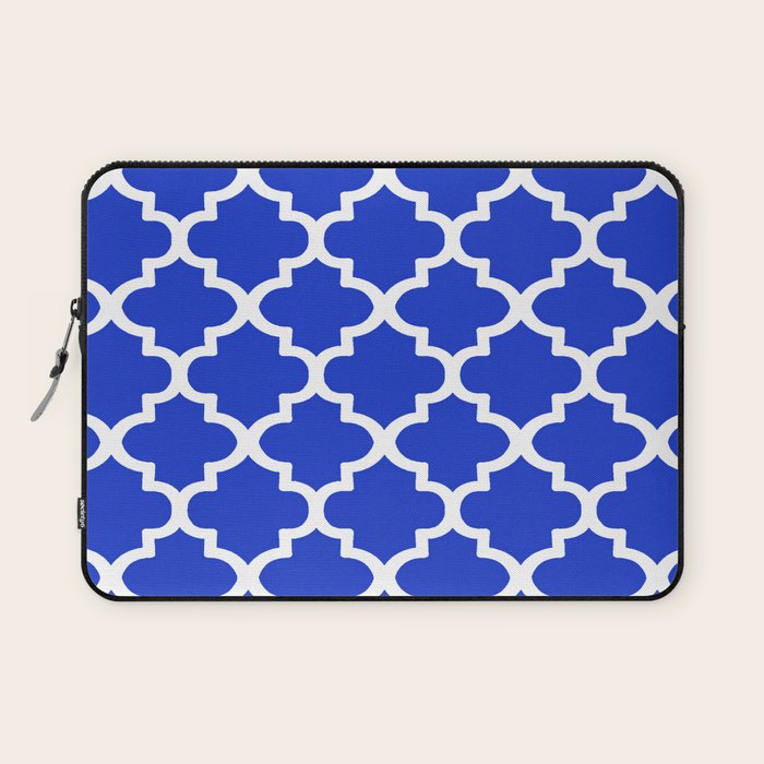 White Quatrefoil Pattern Outline With Royal Blue Background Laptop Sleeve Gallery Image 1