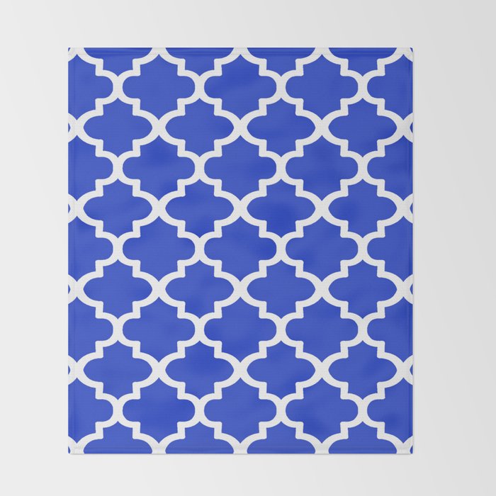 White Quatrefoil Pattern Outline With Royal Blue Background Throw Blanket Gallery Image 2