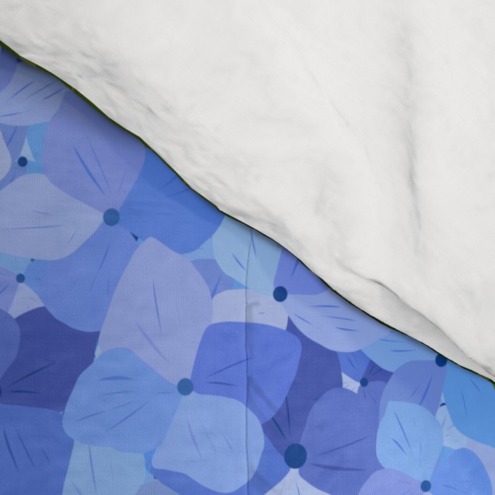 Light Blue Hydrangeas, Preppy Modern Flowers, Botanical, Floral Comforter Gallery Image 4