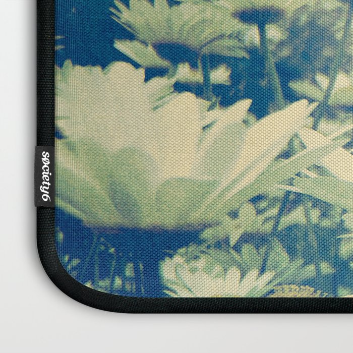 Daisy Love Laptop Sleeve Gallery Image 3