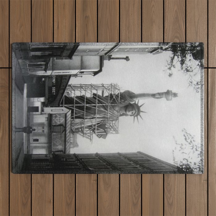 Piecing Together of the Architecture of the Statue Of Liberty In Paris, 1886 black and white photograph Outdoor Rug Gallery Image 1