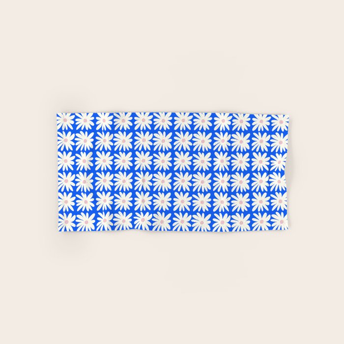 Daisies in Blue Bath Towel Gallery Image 1