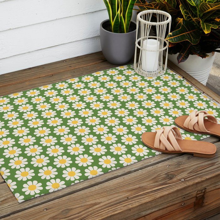 Retro Green Daisy Pattern Outdoor Rug Gallery Image 2