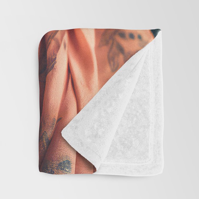 Namastig, Retro Portrait Tiger Prints Throw Blanket Gallery Image 3