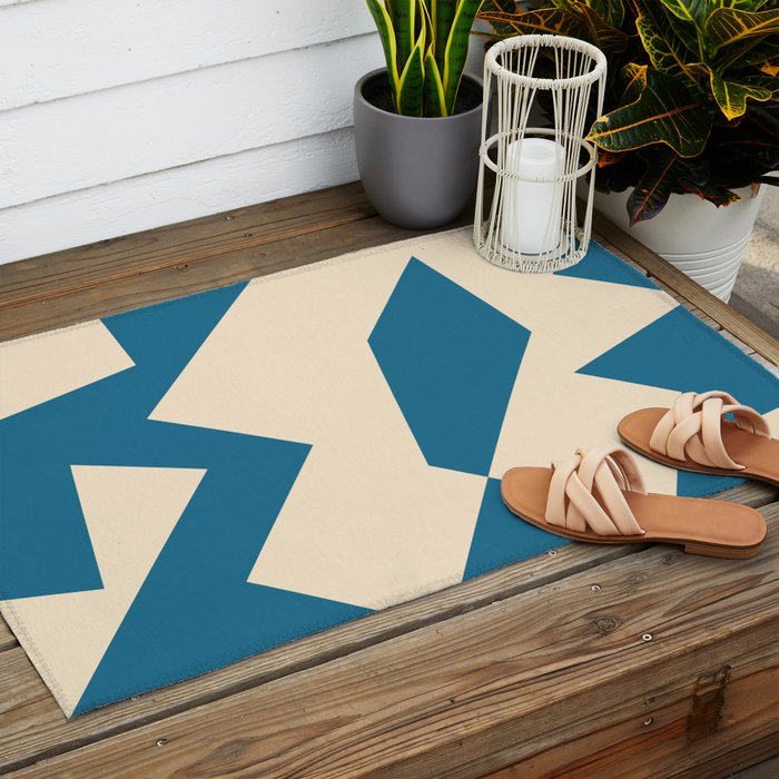 Minimalist 117 Outdoor Rug Gallery Image 2