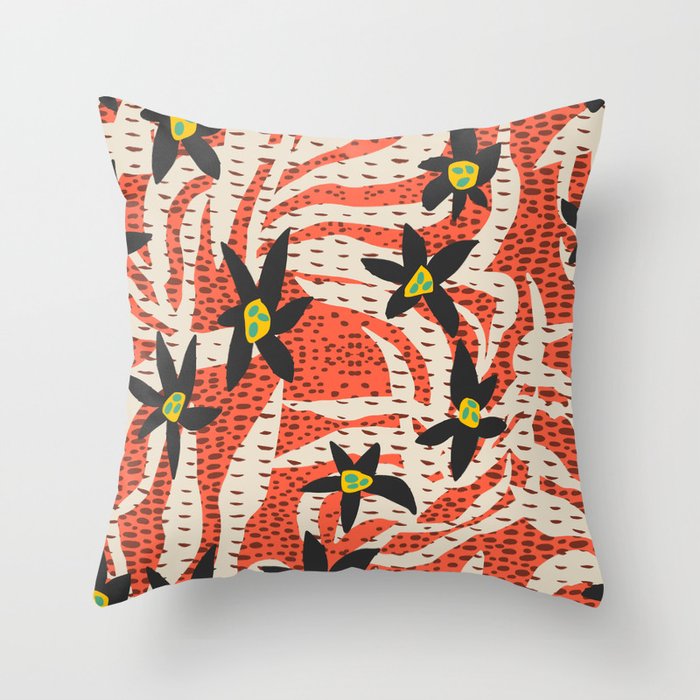 BAZAAR MAXIMA WILD Throw Pillow Gallery Image 1