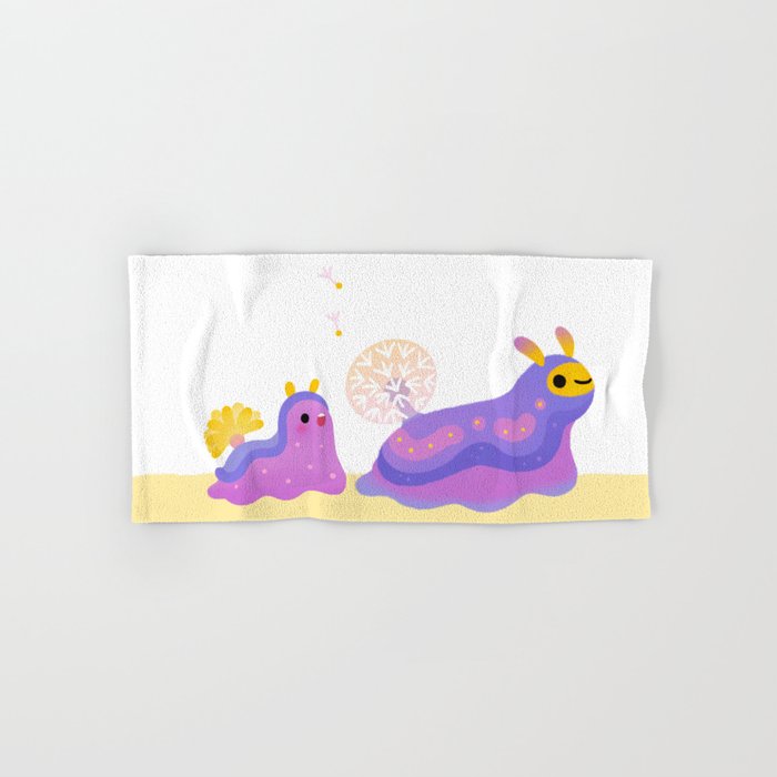 Dandelion slug Bath Towel Gallery Image 1