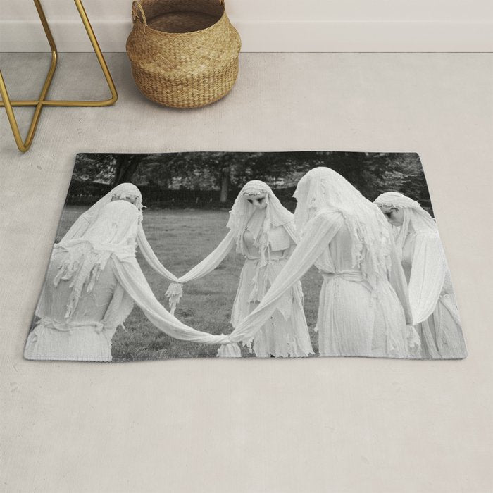 Salem witches, seance gathering of the witch black and white photograph Rug Gallery Image 1