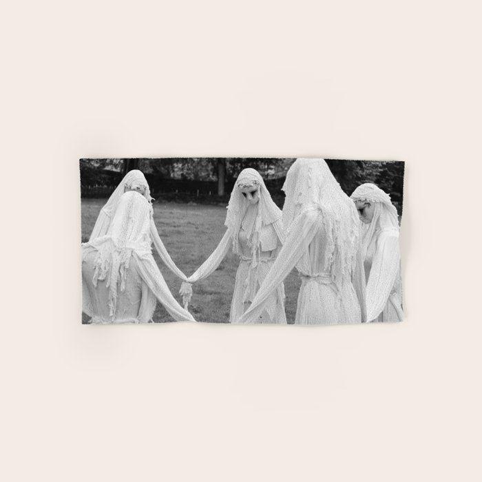 Salem witches, seance gathering of the witch black and white photograph Bath Towel Gallery Image 1