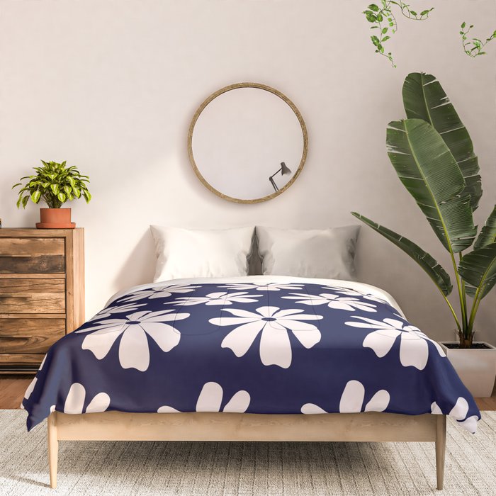Retro Daisy  Pattern - White and Navy  Comforter Gallery Image 3