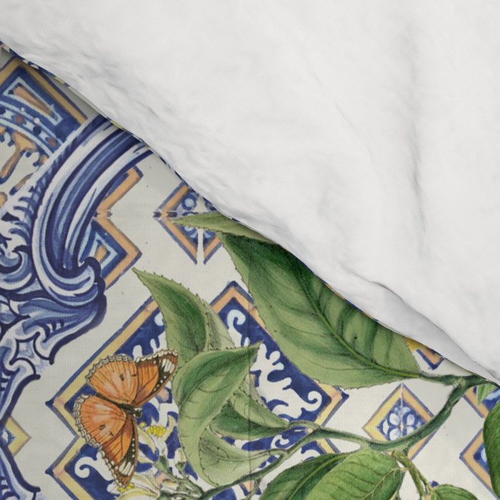 Mediterranean blue ceramic tiles, citrus fruit, lemons and oranges Comforter Gallery Image 4