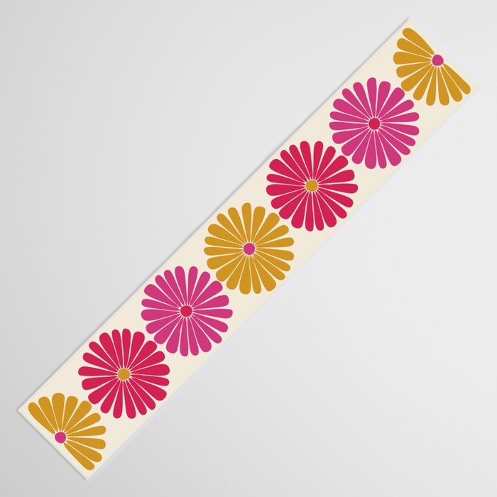 Retro Summer Daisies VII Table Runner Gallery Image 3