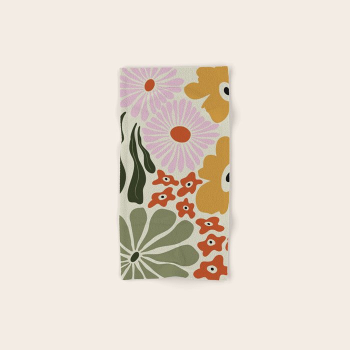 Vintage Floral Dreamscape Bath Towel Gallery Image 1