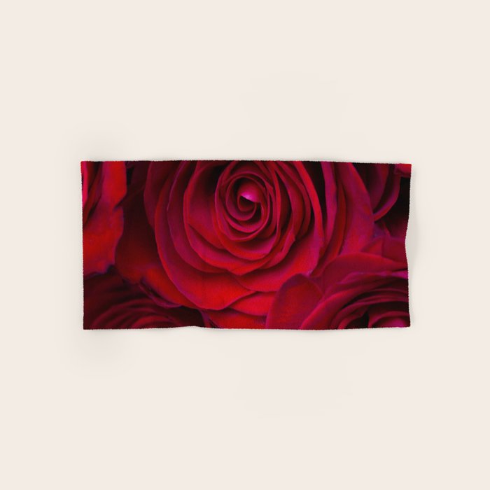 Red roses Bath Towel Gallery Image 1
