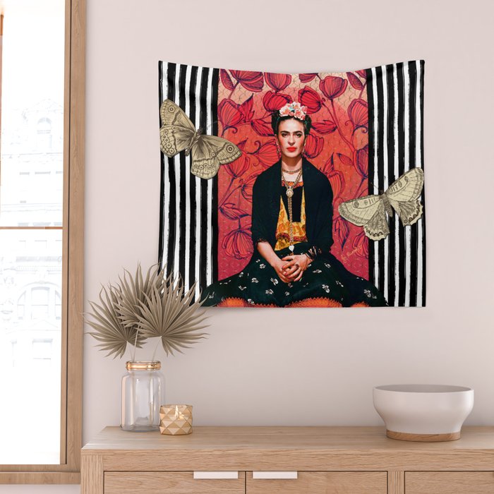 Frida enamorada Wall Tapestry Gallery Image 2